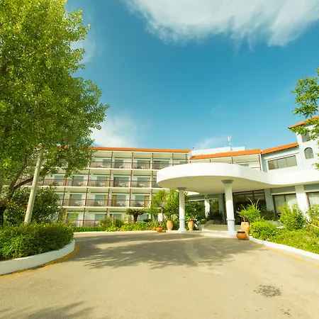 Hotel Golden Coast & 4*
