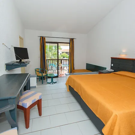 Golden Coast & 4*